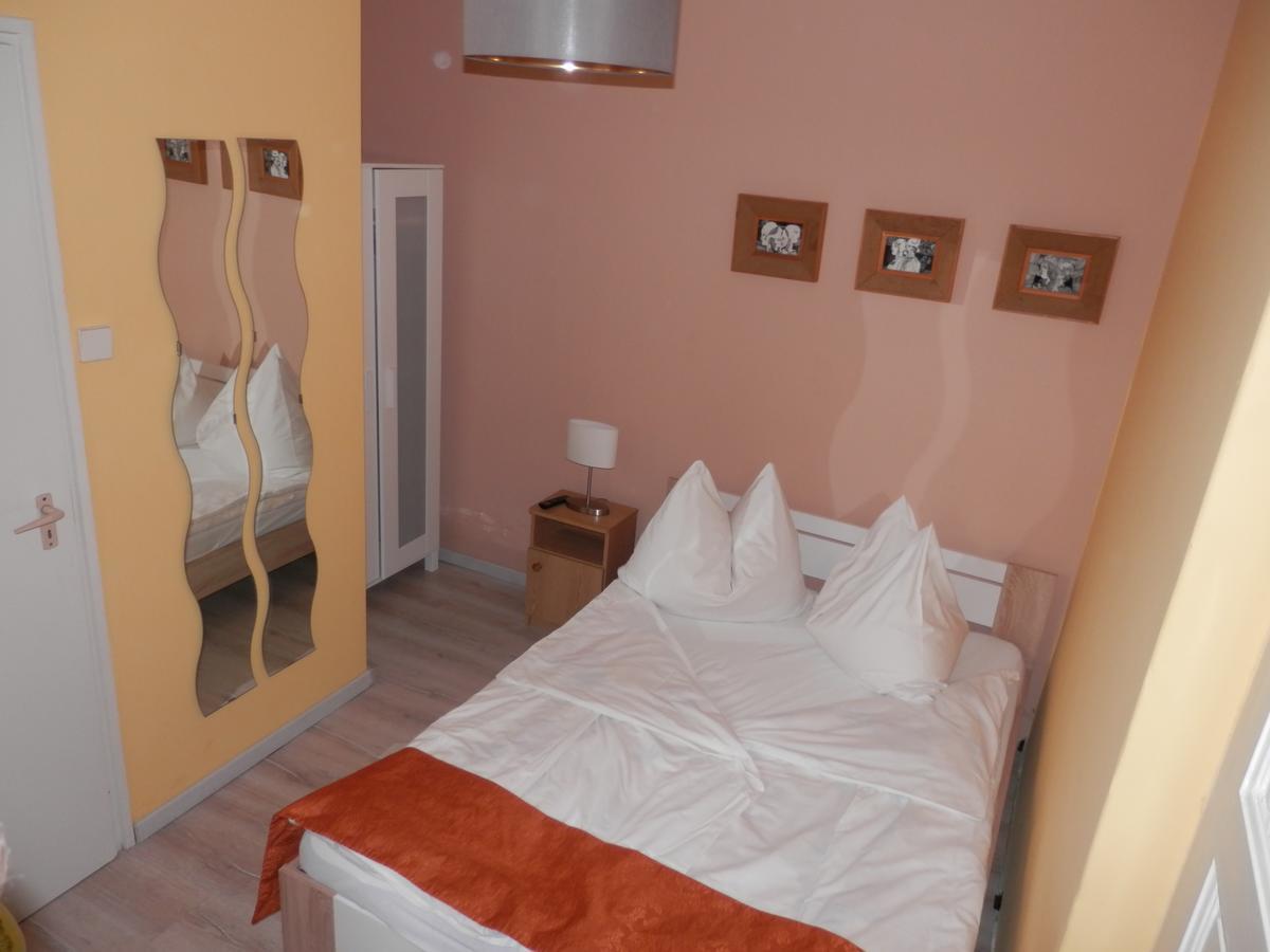 Muskatlis Haz Apartment Балатонлеле Екстериор снимка