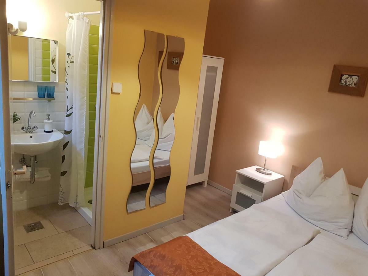 Muskatlis Haz Apartment Балатонлеле Екстериор снимка